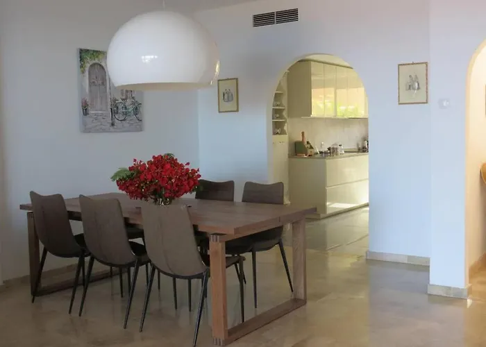 Luxury House With 3 Bedrooms, Sea Wiew And Swimming Pool In A Quiet Residence